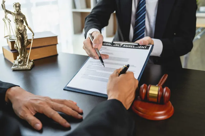 lawyer client in louisiana signing contract agreement